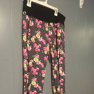 Betsey Johnson Capri Yoga Pants
